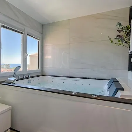 Sea View & Suite: 3min *